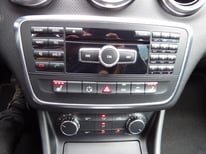 MERCEDES A180 SILBER EY566TY