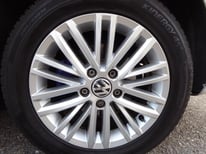 VW TOURAN WEISS 9218